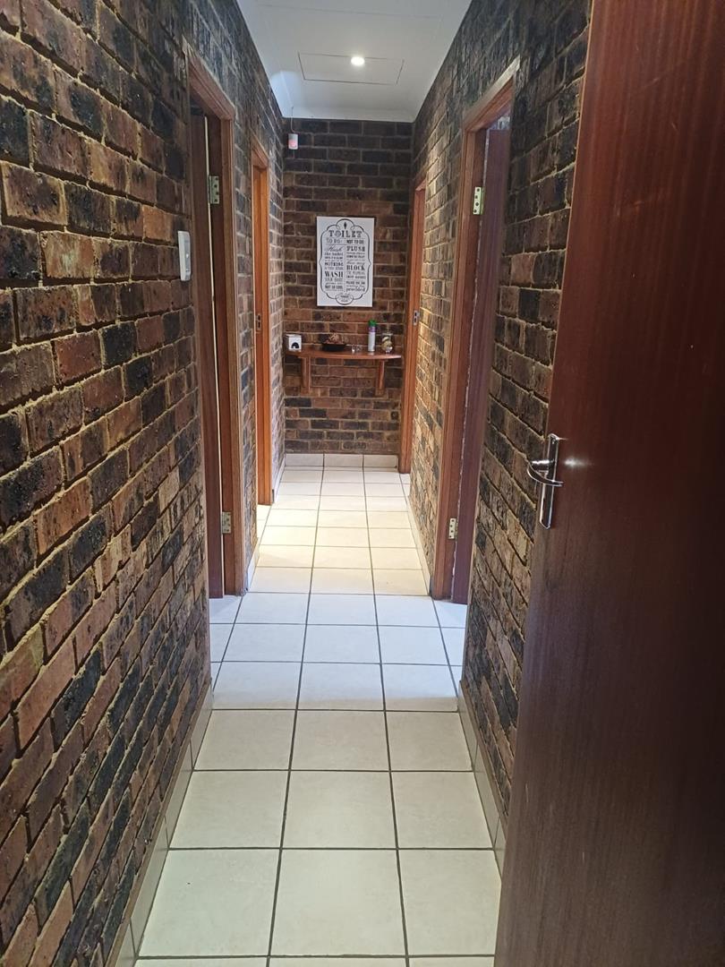 9 Bedroom Property for Sale in Willow Grange Free State